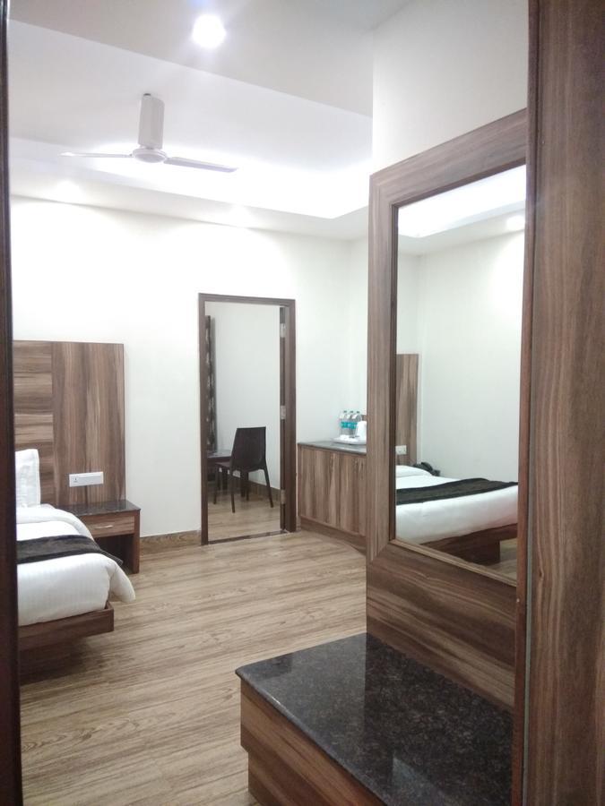 Hotel Seven Oaks Dehradun Exterior photo