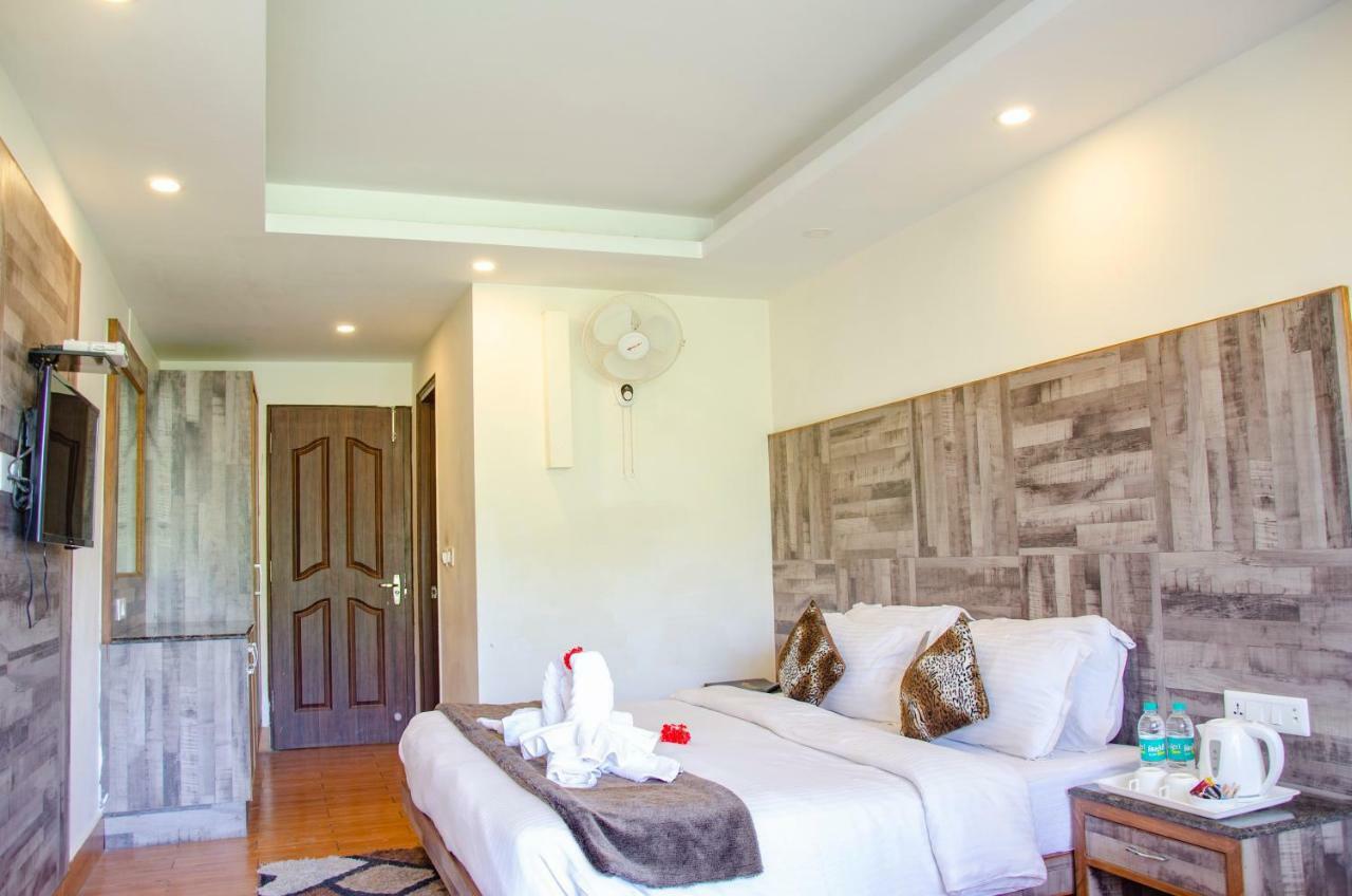 Hotel Seven Oaks Dehradun Exterior photo