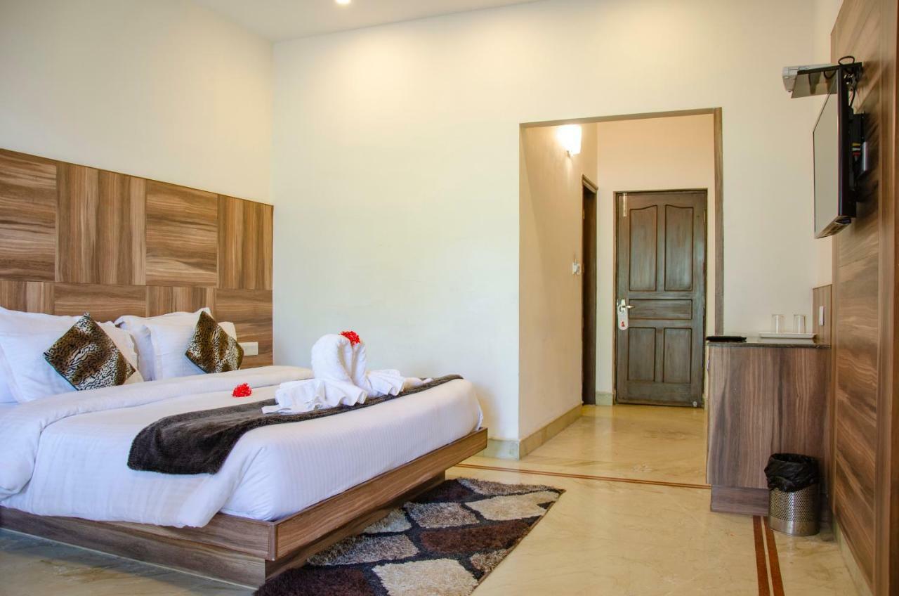 Hotel Seven Oaks Dehradun Exterior photo